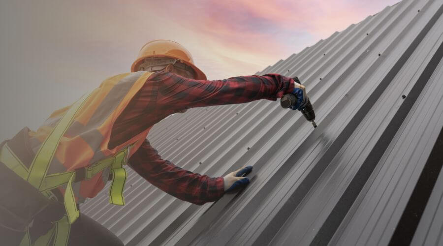 Professional gutter cleaning in Niles, OH